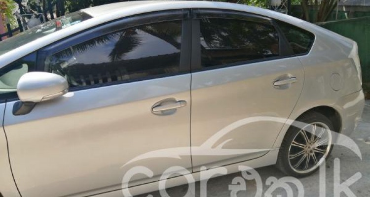 TOYOTA PRIUS 2010