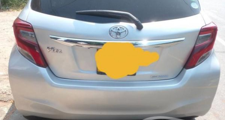 TOYOTA VITZ 2016