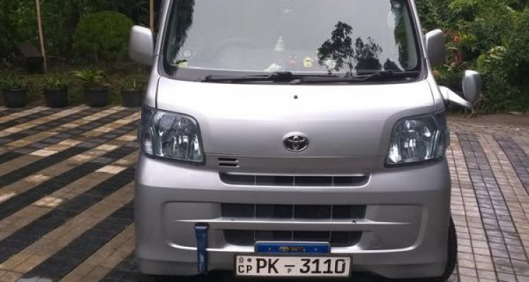 TOYOTA PIXIS 2016