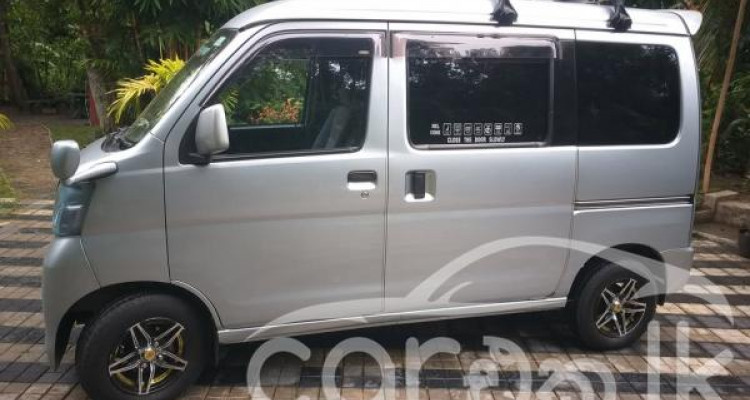 TOYOTA PIXIS 2016