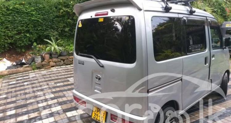 TOYOTA PIXIS 2016