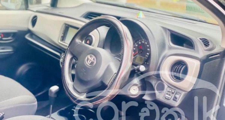 TOYOTA VITZ 2011