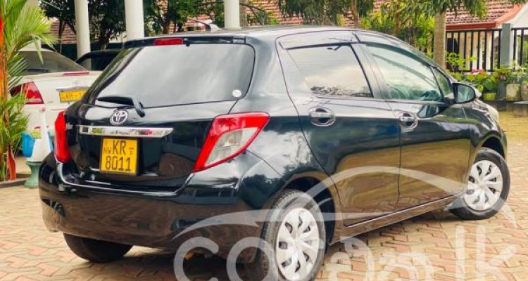 TOYOTA VITZ 2011