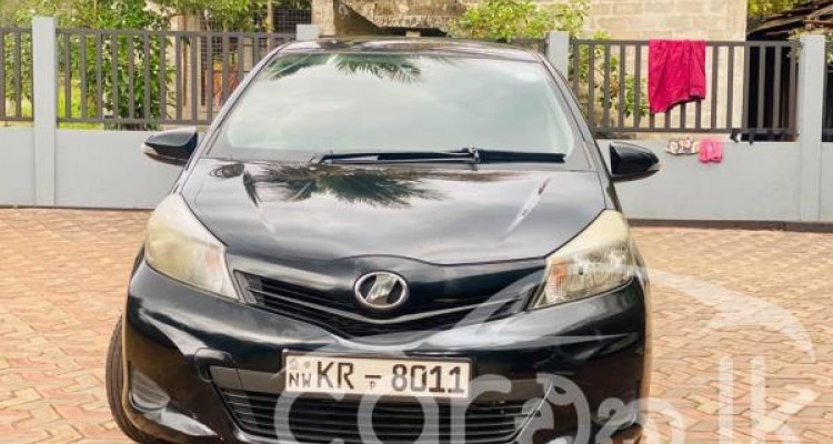 TOYOTA VITZ 2011