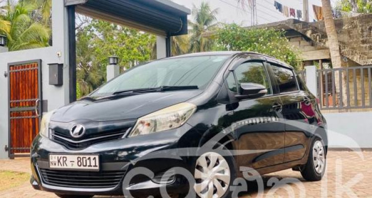 TOYOTA VITZ 2011