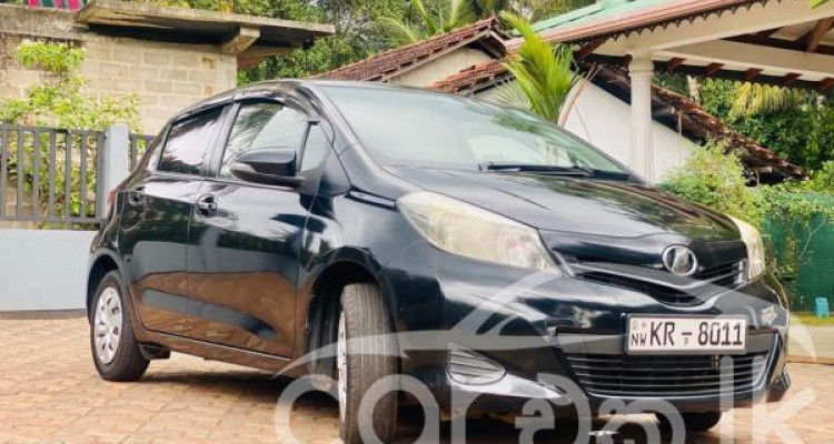 TOYOTA VITZ 2011