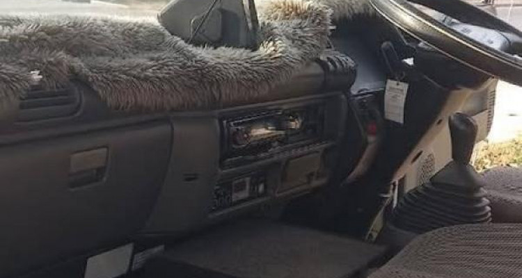 ISUZU NKR 1999