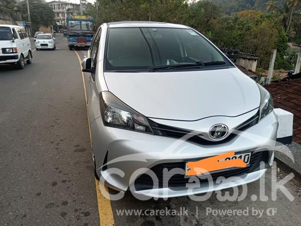 TOYOTA VITZ 2015