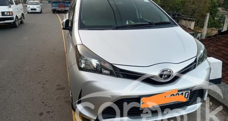 TOYOTA VITZ 2015