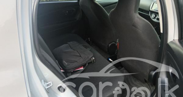 TOYOTA VITZ 2015