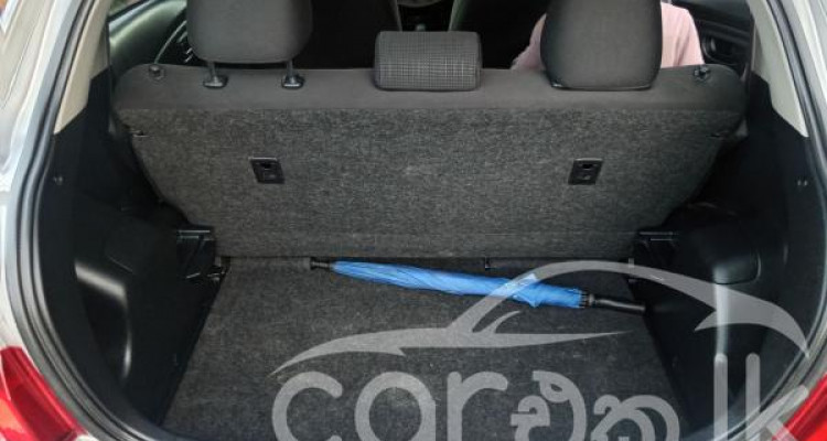 TOYOTA VITZ 2015