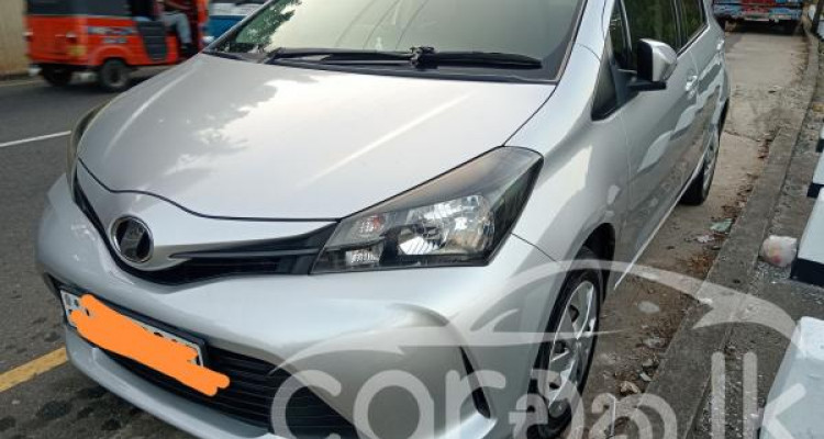TOYOTA VITZ 2015