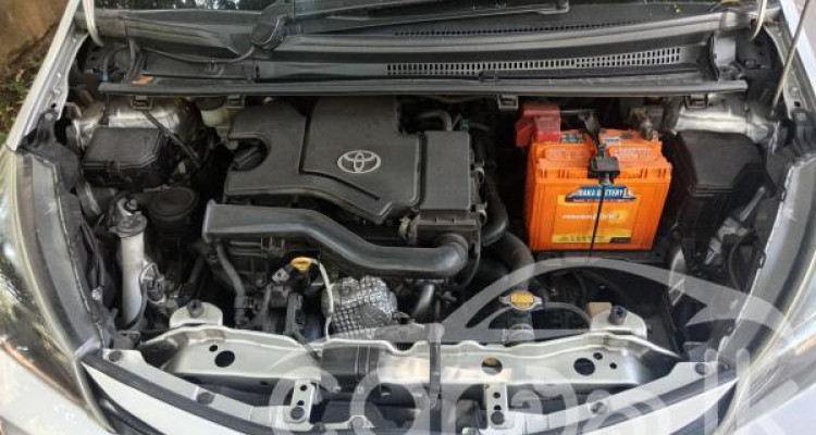 TOYOTA VITZ 2015