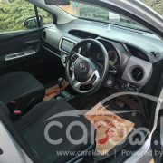 TOYOTA VITZ 2015