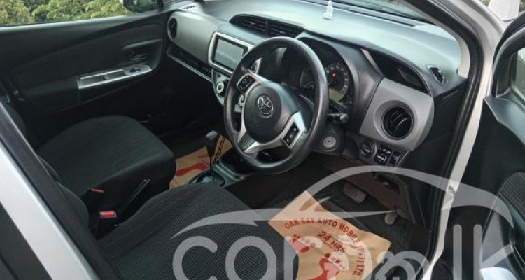TOYOTA VITZ 2015