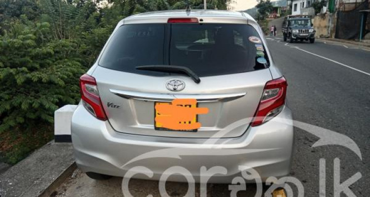 TOYOTA VITZ 2015