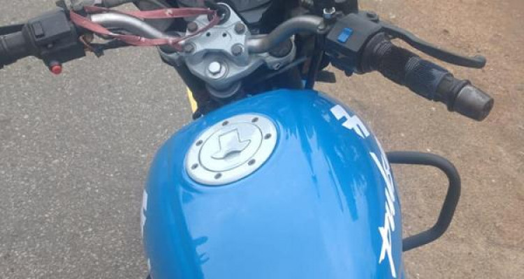 BAJAJ PULSAR 180 2005
