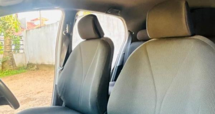 TOYOTA VITZ 2010