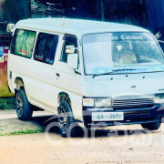 NISSAN CARAVAN 1995