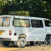 NISSAN CARAVAN 1995