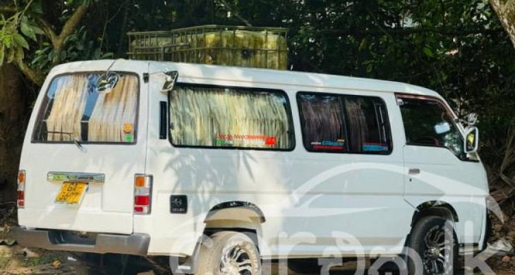 NISSAN CARAVAN 1995
