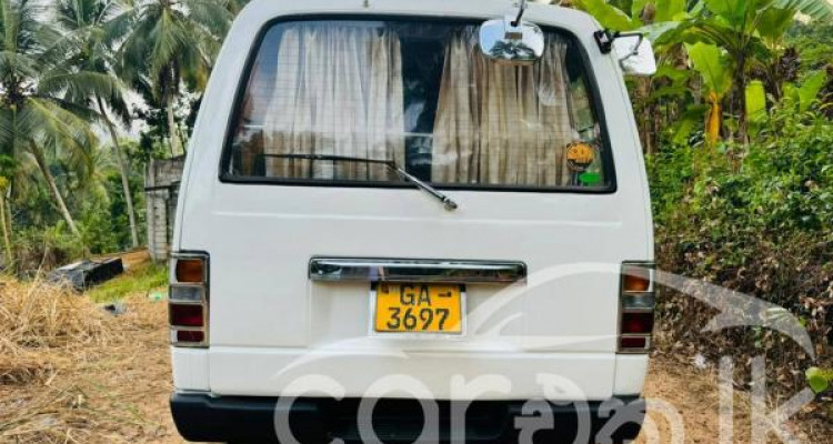 NISSAN CARAVAN 1995