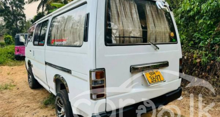 NISSAN CARAVAN 1995