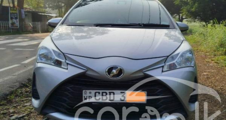 TOYOTA VITZ 2017