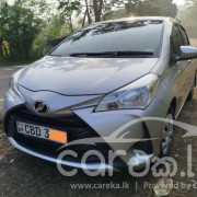 TOYOTA VITZ 2017