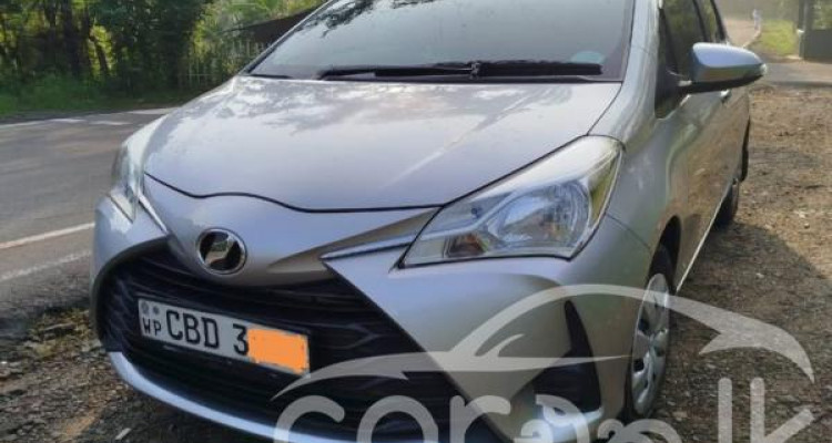 TOYOTA VITZ 2017