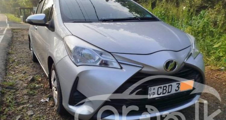 TOYOTA VITZ 2017