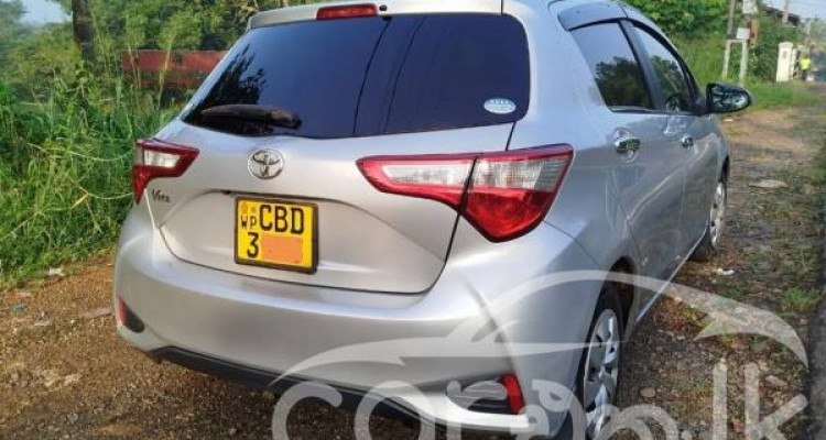 TOYOTA VITZ 2017