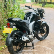 YAMAHA FZ 2015