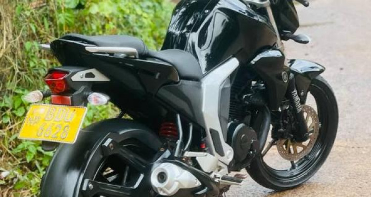 YAMAHA FZ 2015