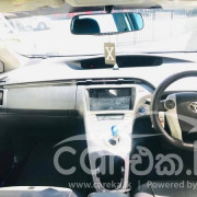 TOYOTA PRIUS 2012