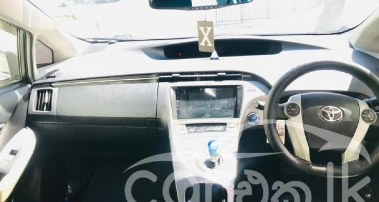 TOYOTA PRIUS 2012
