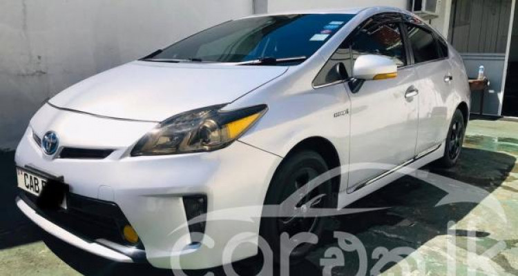 TOYOTA PRIUS 2012