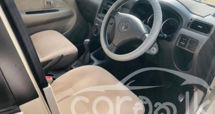 TOYOTA AVANZA 2011