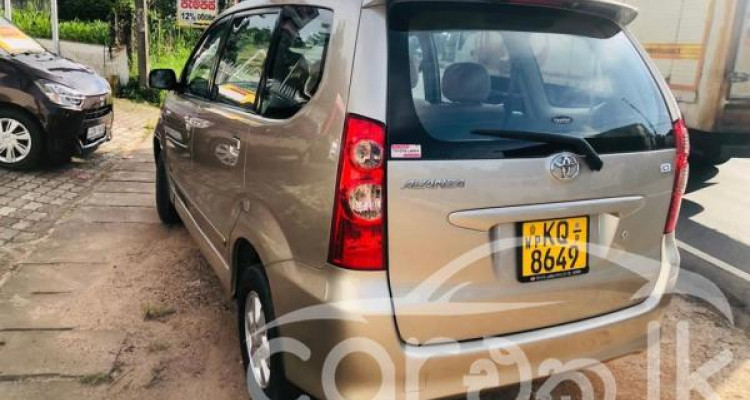 TOYOTA AVANZA 2011