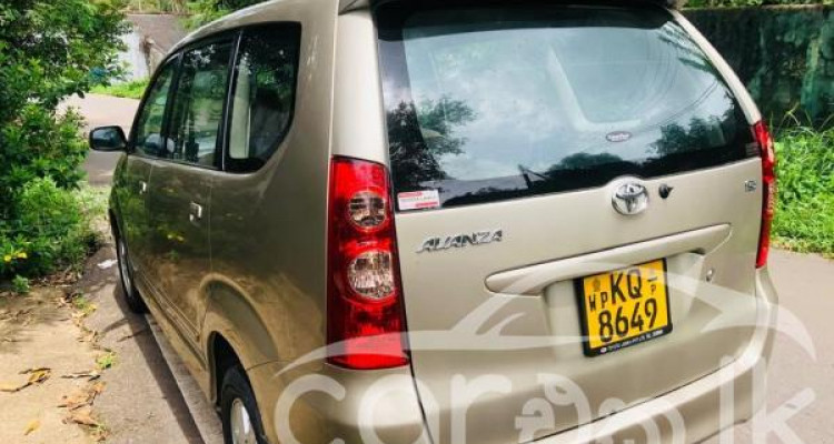 TOYOTA AVANZA 2011