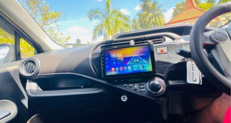 TOYOTA AQUA 2012