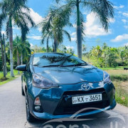 TOYOTA AQUA 2012