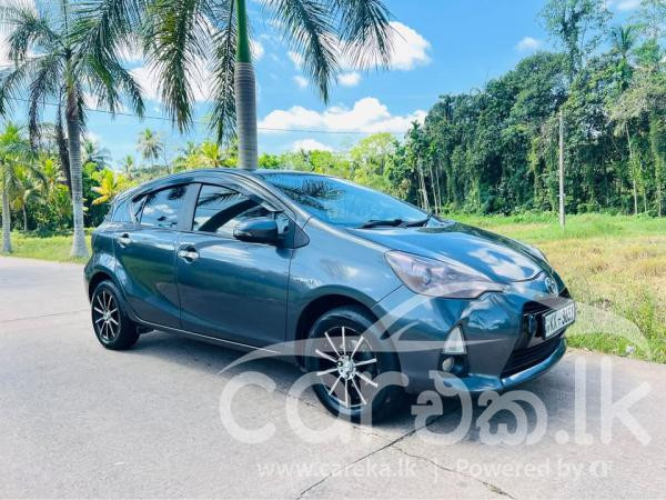 TOYOTA AQUA 2012