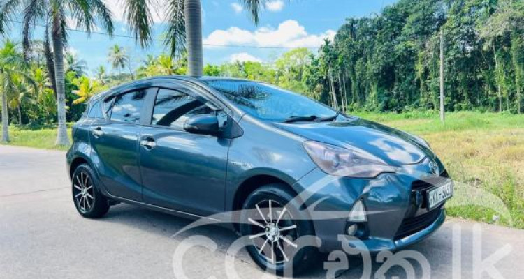 TOYOTA AQUA 2012