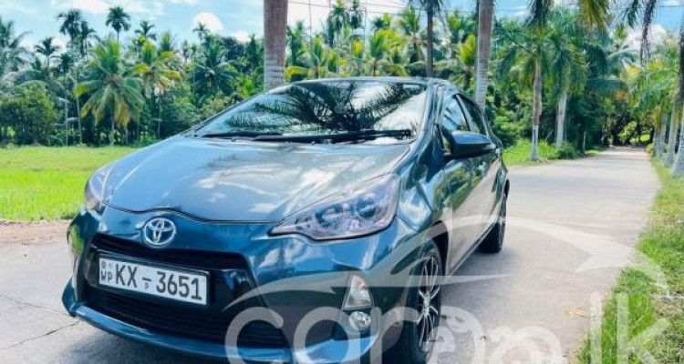 TOYOTA AQUA 2012