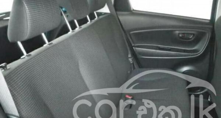 TOYOTA VITZ 2015