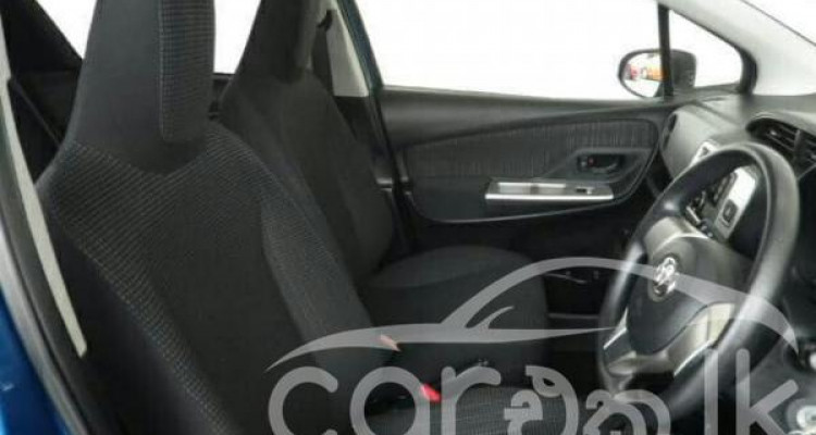 TOYOTA VITZ 2015