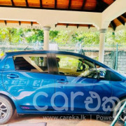 TOYOTA VITZ 2015