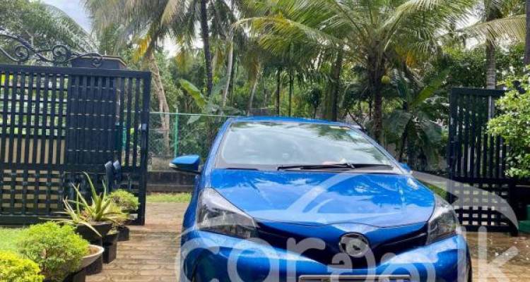 TOYOTA VITZ 2015
