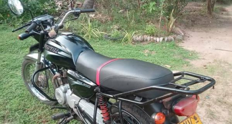 BAJAJ BOXER 2012